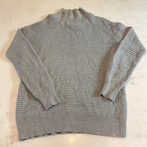 Sweater - Picture 1 of 2